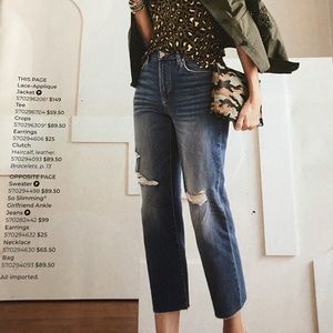 Cropped distressed jeans in Chicos size 0.5 which is a 6